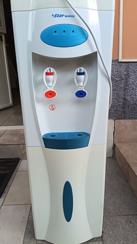 Distributore acqua calda - di,